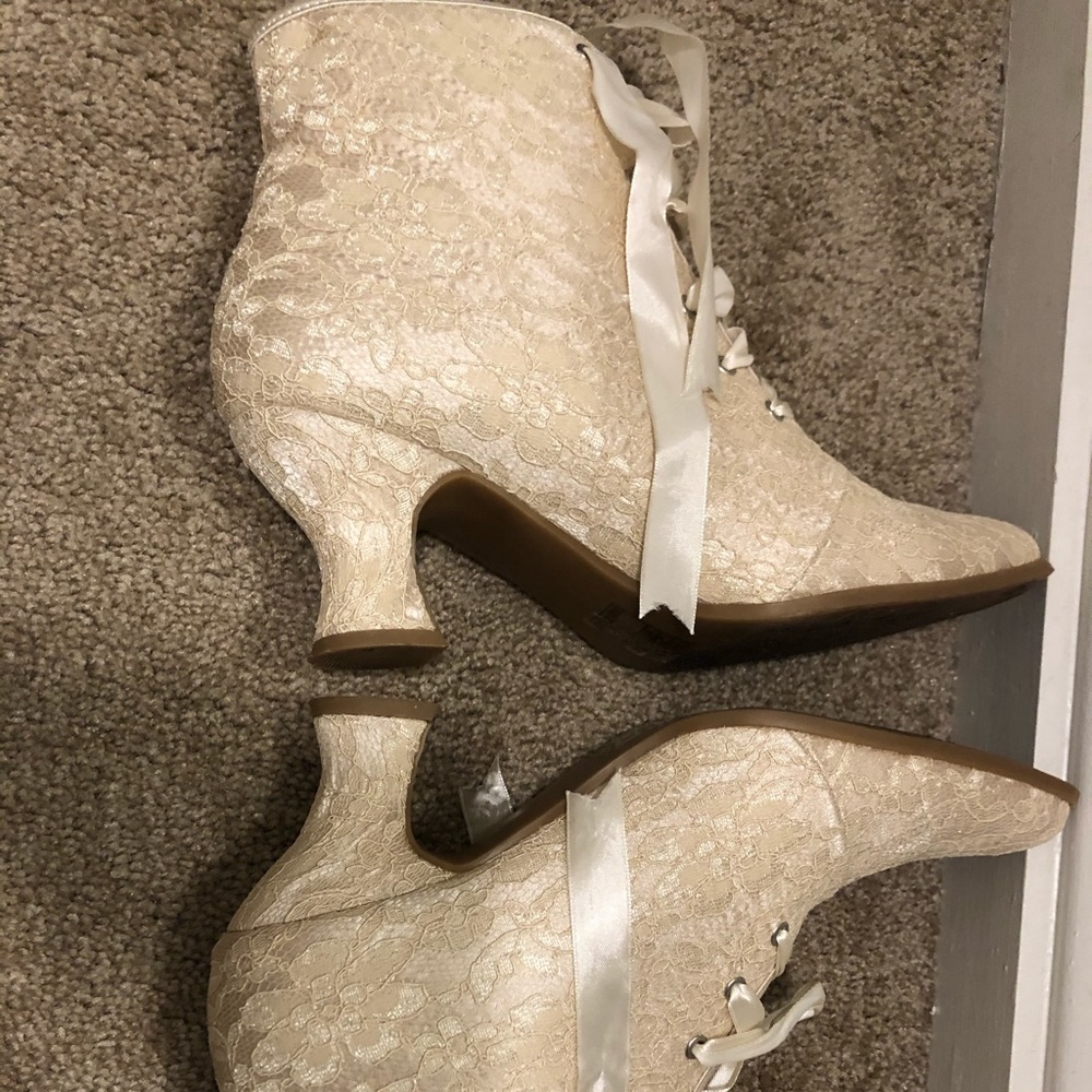 Lace shoes - Picture 4 of 8